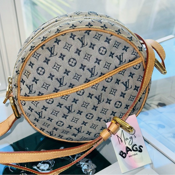Louis Vuitton: Round Monogram LV Mini Crossbody Bag (seen on Ariana Grande) - Picture 1 of 16
